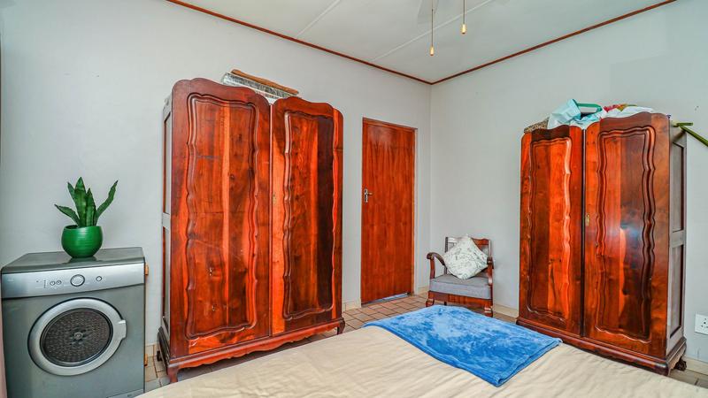 5 Bedroom Property for Sale in Dana Bay Western Cape